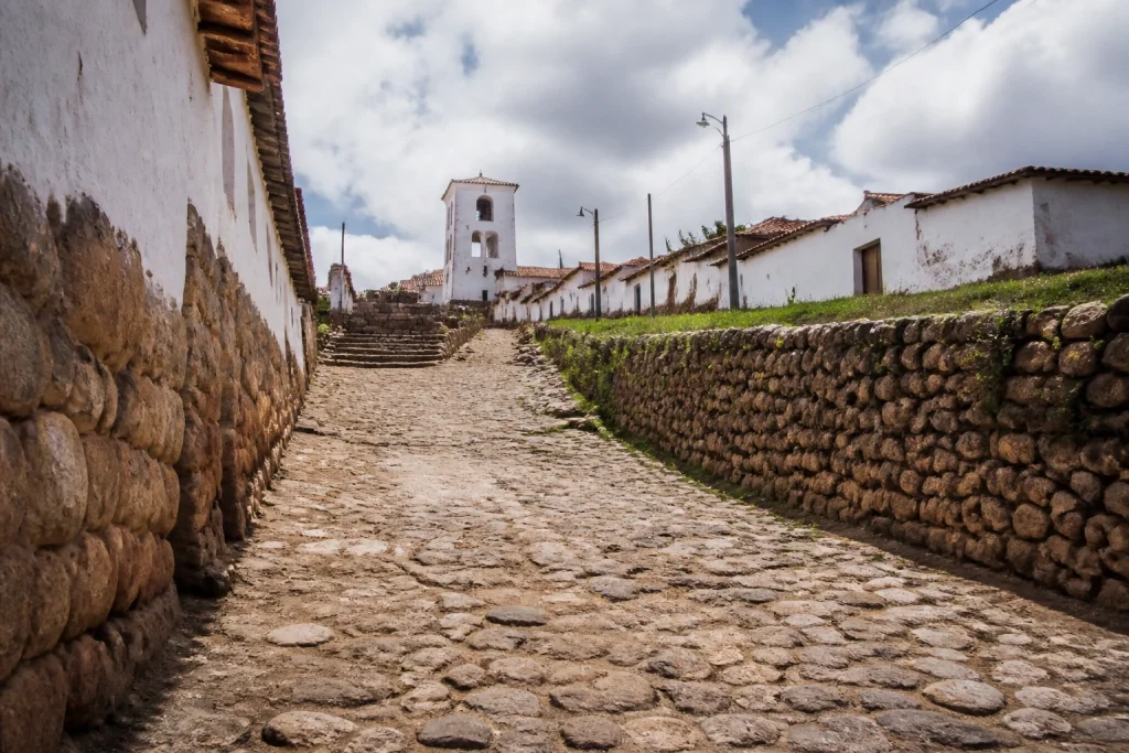 Uphill pedestrian approach toward Chinchero’s archaeological area